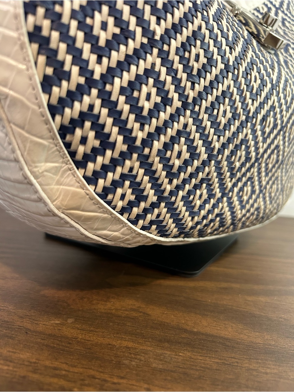 Brahmin Bethany Royal Palm Woven Hobo Ivory Navy Retired Shoulder Bag - Picture 8 of 10